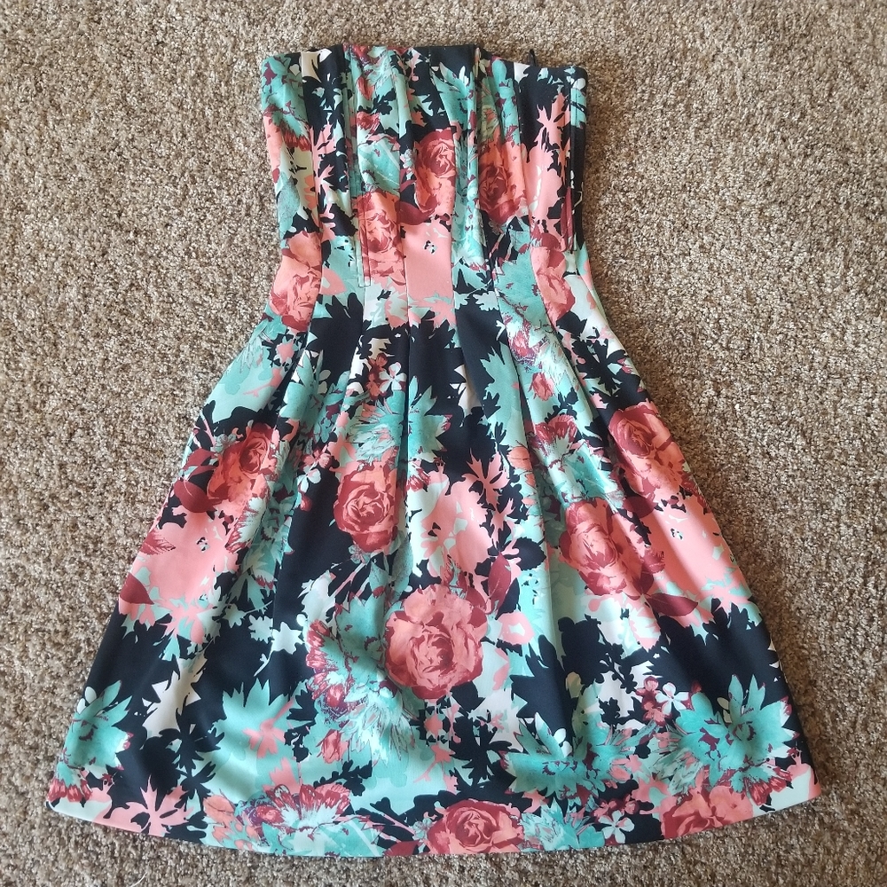 New York & Company  Strapless Floral Dress - Picture 2 of 7